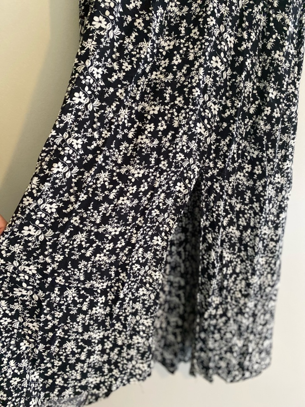 a new day Black and White Floral V-Neck Midi Dress with Flutter Sleeves - Picture 4 of 7